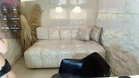 vampkitty_r online show from April 29, 2026, 1:37 pm