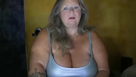 vampwoman online show from May 4, 2026, 7:04 am