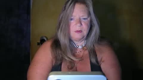 vampwoman online show from May 8, 2026, 5:57 am