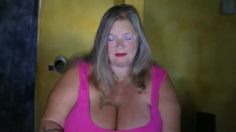 vampwoman online show from May 12, 2026, 6:43 am