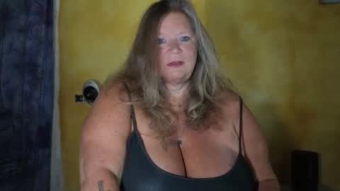 vampwoman online show from May 16, 2026, 6:54 am