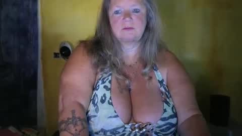 vampwoman online show from May 21, 2026, 6:42 am