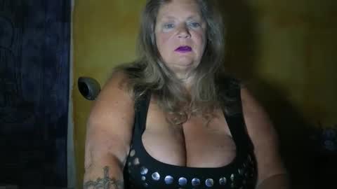 vampwoman online show from May 24, 2026, 5:45 am