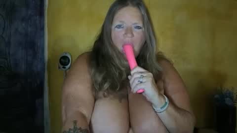 vampwoman online show from May 26, 2026, 8:32 am