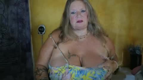 vampwoman online show from June 14, 2026, 8:16 am