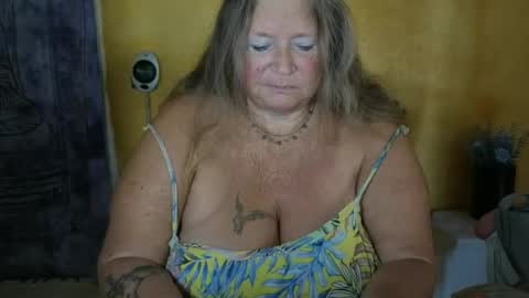 vampwoman online show from June 25, 2026, 7:57 am