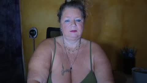 vampwoman online show from July 21, 2026, 5:54 am