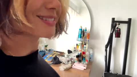 Snapshot of vanandjuani chatting on May 29, 2026, 5:22 pm vanessa online show from May 29, 2026, 5:22 pm