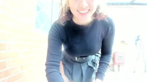 Snapshot of vanandjuani chatting on June 19, 2026, 5:17 pm vanessa online show from June 19, 2026, 5:17 pm