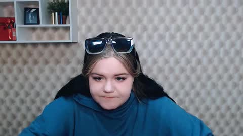 Snapshot of vandaray_ chatting on March 10, 2025, 1:21 pm Vanda online show from March 10, 2025, 1:21 pm