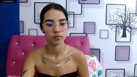 Snapshot of vanesa_19_ chatting on September 15, 2025, 12:05 pm VANESA online show from September 15, 2025, 12:05 pm