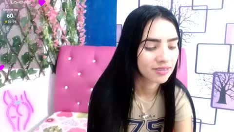 Snapshot of vanesa_19_ chatting on October 8, 2025, 1:09 pm VANESA online show from October 8, 2025, 1:09 pm
