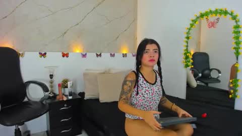 Snapshot of vanesa_castillo chatting on October 25, 2025, 10:04 pm vanessa online show from October 25, 2025, 10:04 pm