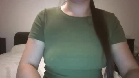 VanesaJewel online show from December 12, 2024, 9:37 pm