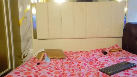 Vanessa online show from April 25, 2026, 9:23 pm