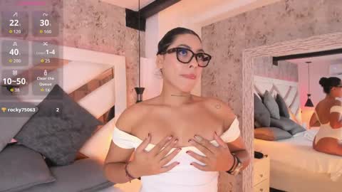Snapshot of vanessa_rain_ chatting on May 15, 2026, 7:32 pm Vanessa online show from May 15, 2026, 7:32 pm
