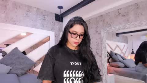 Snapshot of vanessa_rain_ chatting on May 16, 2026, 7:23 pm Vanessa online show from May 16, 2026, 7:23 pm