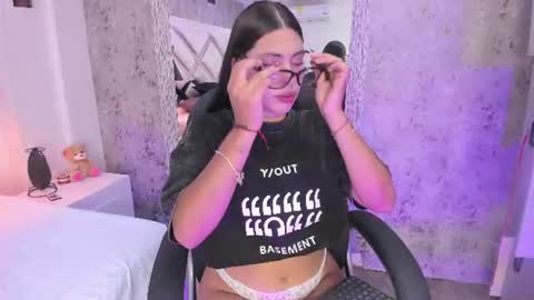 Snapshot of vanessa_rain_ chatting on July 11, 2026, 8:00 pm Vanessa online show from July 11, 2026, 8:00 pm