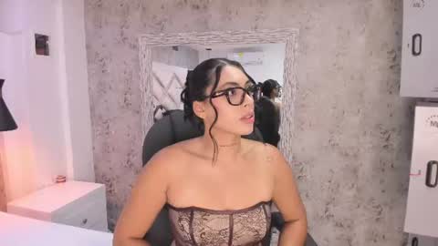Snapshot of vanessa_rain_ chatting on August 8, 2026, 7:16 pm Vanessa online show from August 8, 2026, 7:16 pm