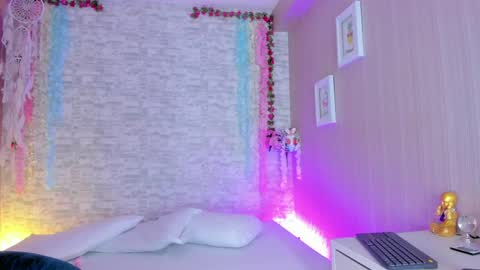 Vanessa online show from April 4, 2026, 11:51 am