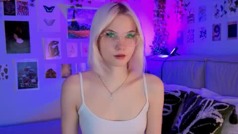 Vanessa online show from May 2, 2026, 2:44 pm