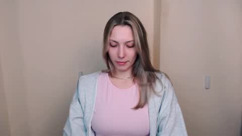 Snapshot of vanessakim_ chatting on April 15, 2026, 4:25 pm Vanessa online show from April 15, 2026, 4:25 pm