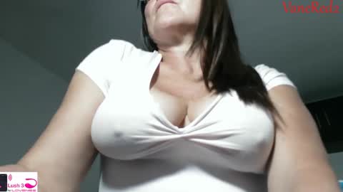 Vanesared2 online show from October 6, 2025, 1:36 am