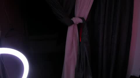 vanessascott_ online show from May 17, 2026, 6:22 am