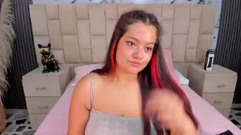 vanessascott_ online show from June 21, 2026, 7:33 am