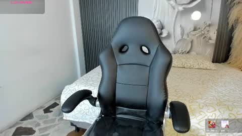 vanessascott_ online show from August 5, 2026, 5:43 am