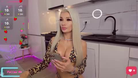 Snapshot of vanessavanne chatting on November 15, 2025, 4:25 pm Vanessa online show from November 15, 2025, 4:25 pm