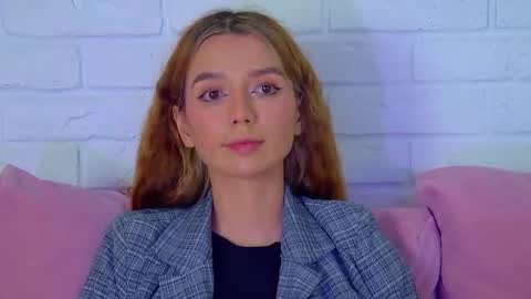 Snapshot of vanessavienne chatting on February 7, 2026, 4:22 pm VanessaVienne online show from February 7, 2026, 4:22 pm