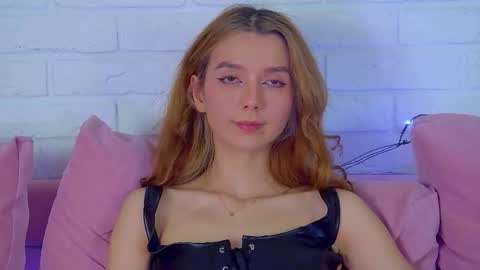 Snapshot of vanessavienne chatting on February 9, 2026, 4:55 pm VanessaVienne online show from February 9, 2026, 4:55 pm