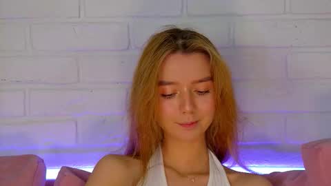 Snapshot of vanessavienne chatting on March 1, 2026, 4:20 pm VanessaVienne online show from March 1, 2026, 4:20 pm