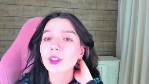 Snapshot of vanessavienne chatting on March 9, 2026, 4:55 pm VanessaVienne online show from March 9, 2026, 4:55 pm