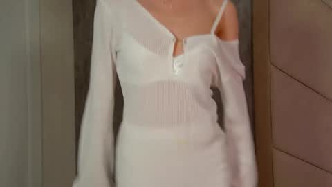 Snapshot of vanessavienne chatting on March 21, 2026, 4:43 pm VanessaVienne online show from March 21, 2026, 4:43 pm