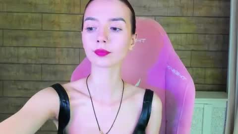 Snapshot of vanessavienne chatting on June 13, 2026, 5:11 pm VanessaVienne online show from June 13, 2026, 5:11 pm