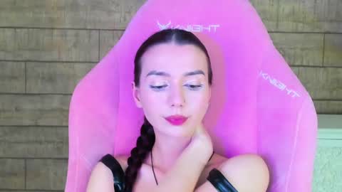 Snapshot of vanessavienne chatting on June 14, 2026, 2:24 am VanessaVienne online show from June 14, 2026, 2:24 am