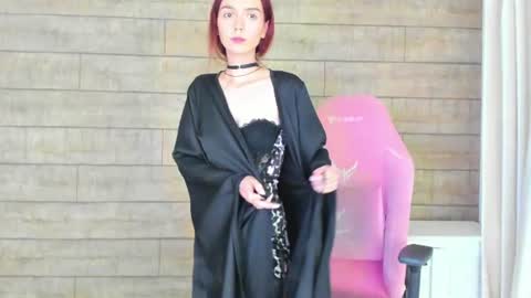 Snapshot of vanessavienne chatting on June 22, 2026, 4:37 pm VanessaVienne online show from June 22, 2026, 4:37 pm