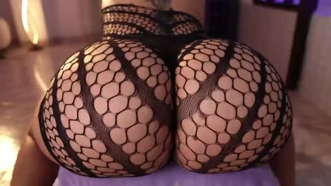 Snapshot of vaniaa_ chatting on May 6, 2026, 2:40 am Vania online show from May 6, 2026, 2:40 am