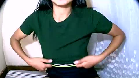 vanih27 online show from June 6, 2026, 7:51 pm