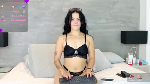 vanika_ray online show from June 4, 2026, 11:38 am