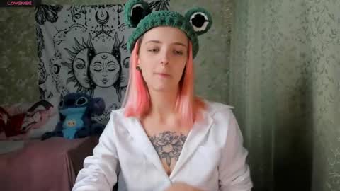 Snapshot of vanilla_arya chatting on January 7, 2025, 12:52 pm Adelina online show from January 7, 2025, 12:52 pm