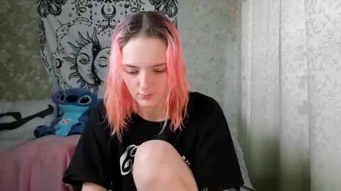 Snapshot of vanilla_arya chatting on January 25, 2025, 9:26 am Adelina online show from January 25, 2025, 9:26 am