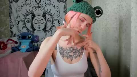 Snapshot of vanilla_arya chatting on February 4, 2025, 10:43 am Adelina online show from February 4, 2025, 10:43 am