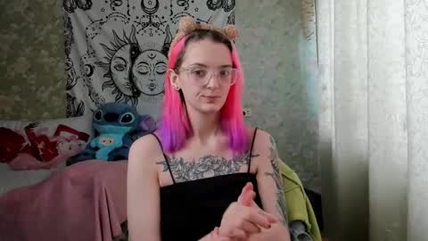 Snapshot of vanilla_arya chatting on February 28, 2025, 7:48 am Adelina online show from February 28, 2025, 7:48 am