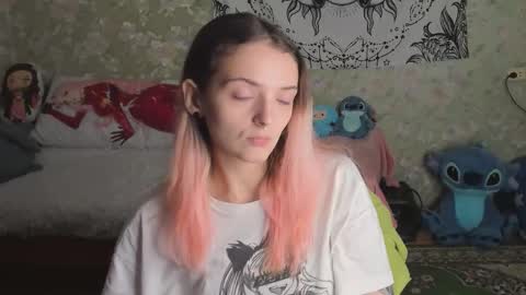 Snapshot of vanilla_arya chatting on October 6, 2025, 9:18 am Adelina online show from October 6, 2025, 9:18 am