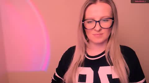 Mia online show from February 16, 2026, 5:31 pm