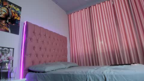 Snapshot of vanillaflo chatting on November 21, 2025, 12:04 pm VanillaFlo online show from November 21, 2025, 12:04 pm