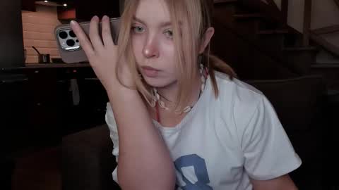 Snapshot of vanillalivitski chatting on October 9, 2025, 11:30 am Vanilla online show from October 9, 2025, 11:30 am